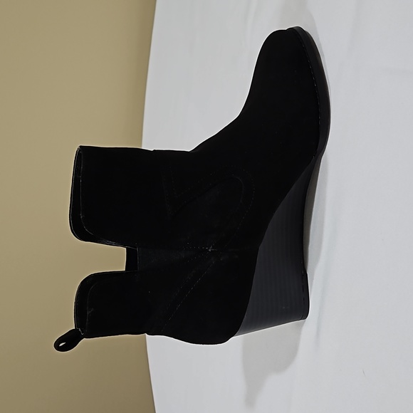Size 8, Roebuck & Co. Black Wedge Booties - Picture 5 of 15